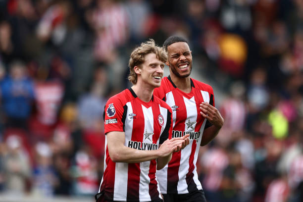 与球迷同行 与球迷同行